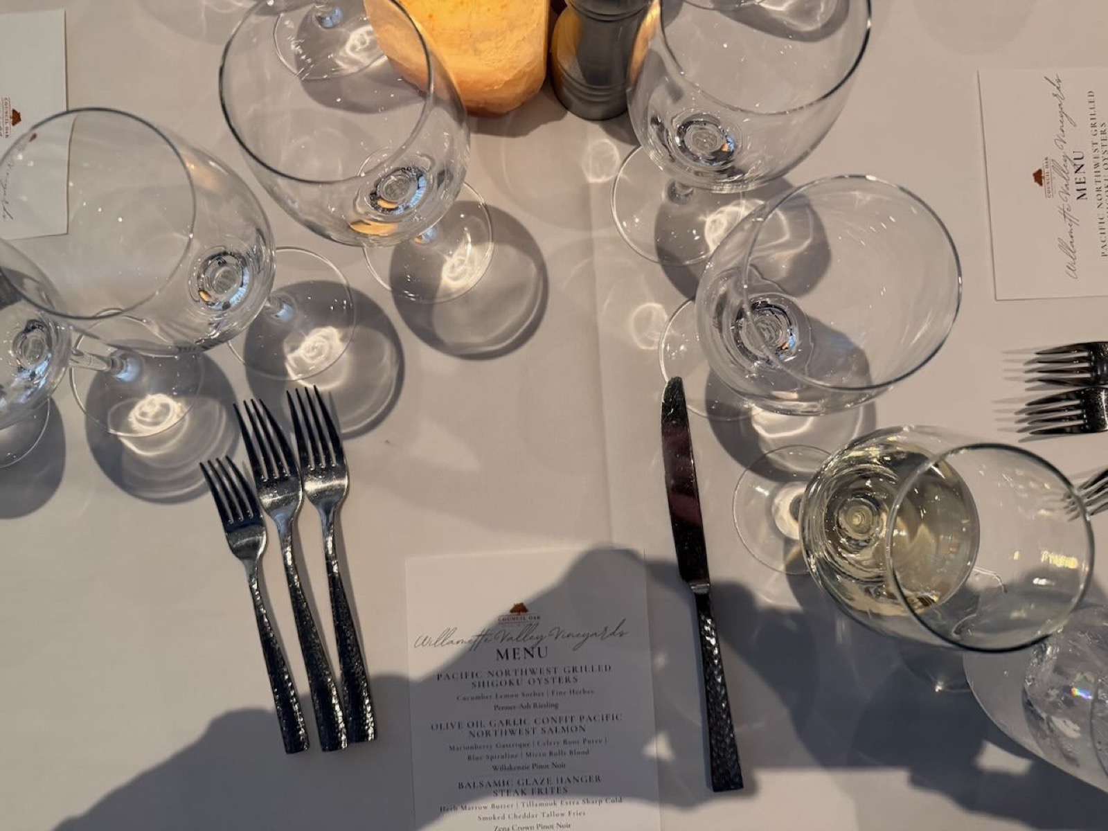 Table setting with wine glasses for the pairing dinner